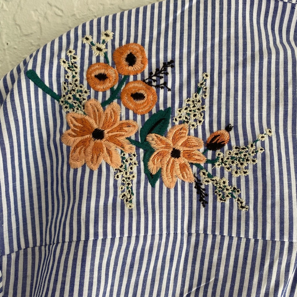 Embroidered Button down - Picture 3 of 3